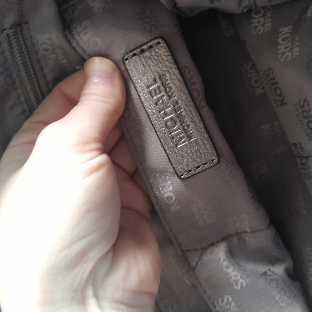 Michael Kors Brown Duffel Bag with Classic Design - Picture 3 of 5